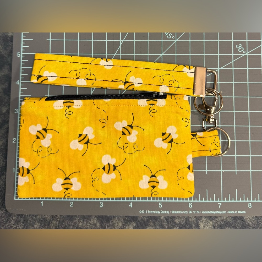 Charming Yellow Bee Print Coin Purse Keyfob